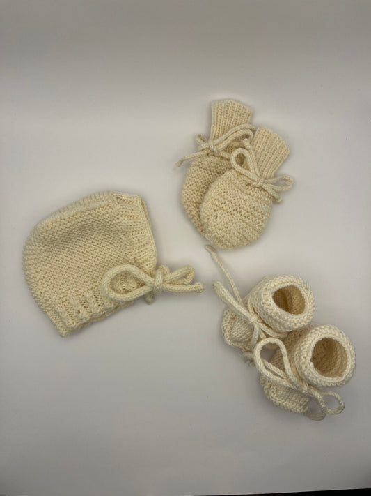 Neugeborenen Set aus Merinowolle handgestrickt